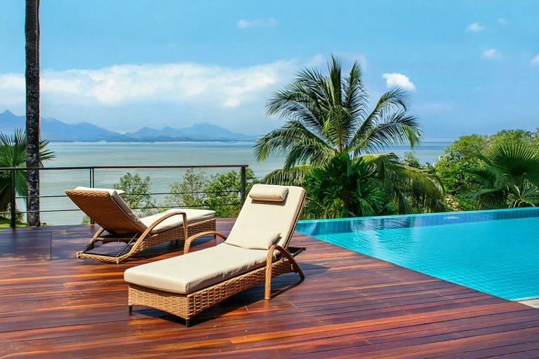 palmier-autour-piscine